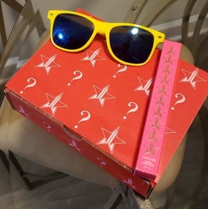 Jeffree Star V-day Mystery Box (unopened) + liner